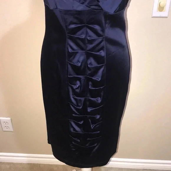 Calvin Klein Elegant Blue Satiny Deep V-Neckline Sleeveless Dress - Picture 7 of 10